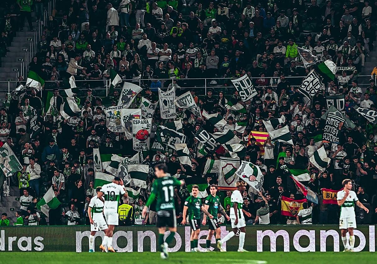 Imagen principal - Imágenes de la Grada Fondo Sur 1923.