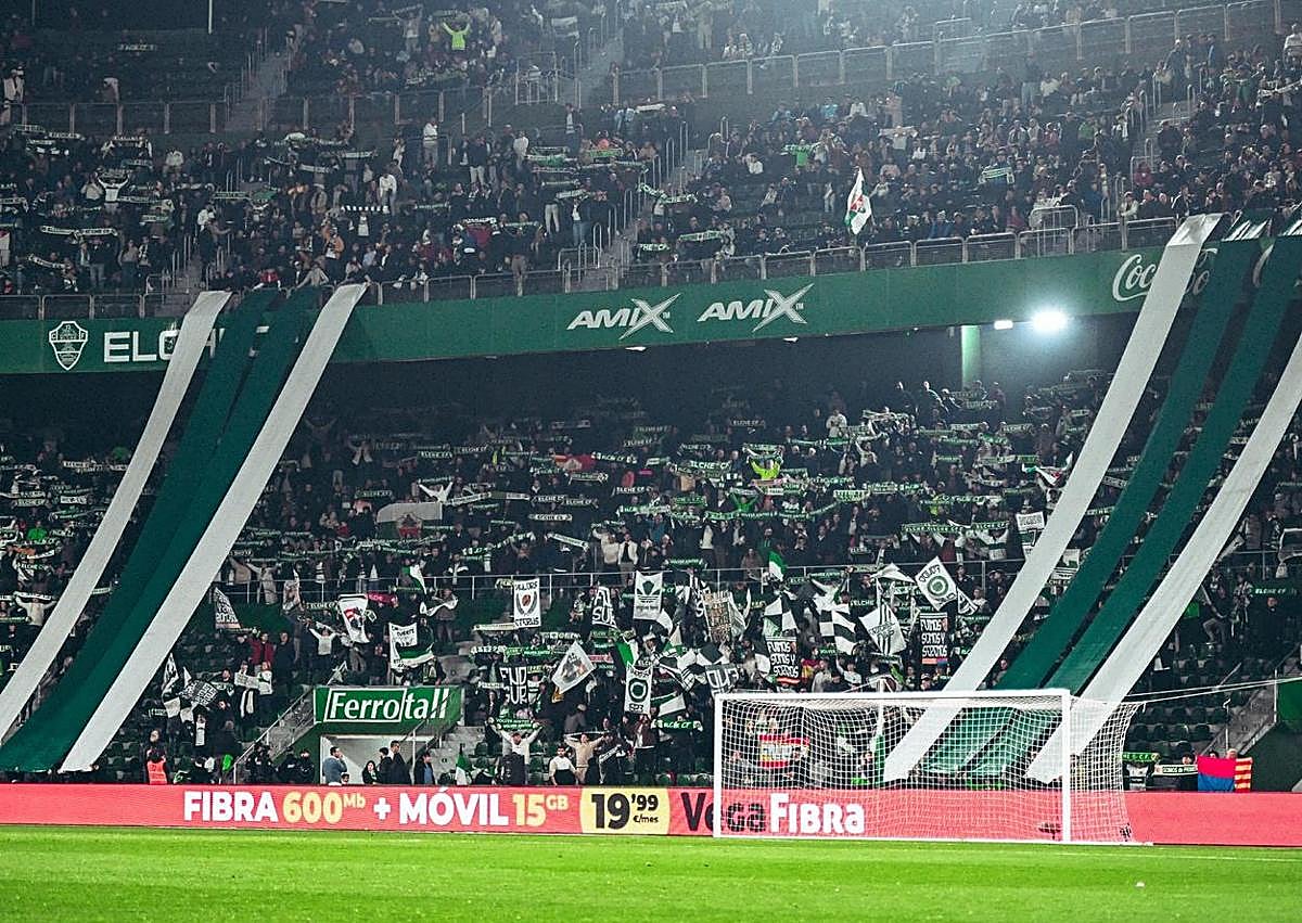 Imagen secundaria 1 - Imágenes de la Grada Fondo Sur 1923.