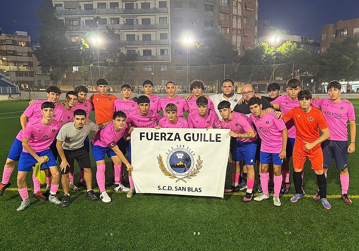 Guille's teammates from SCD San Blas during Saturday's tribute.