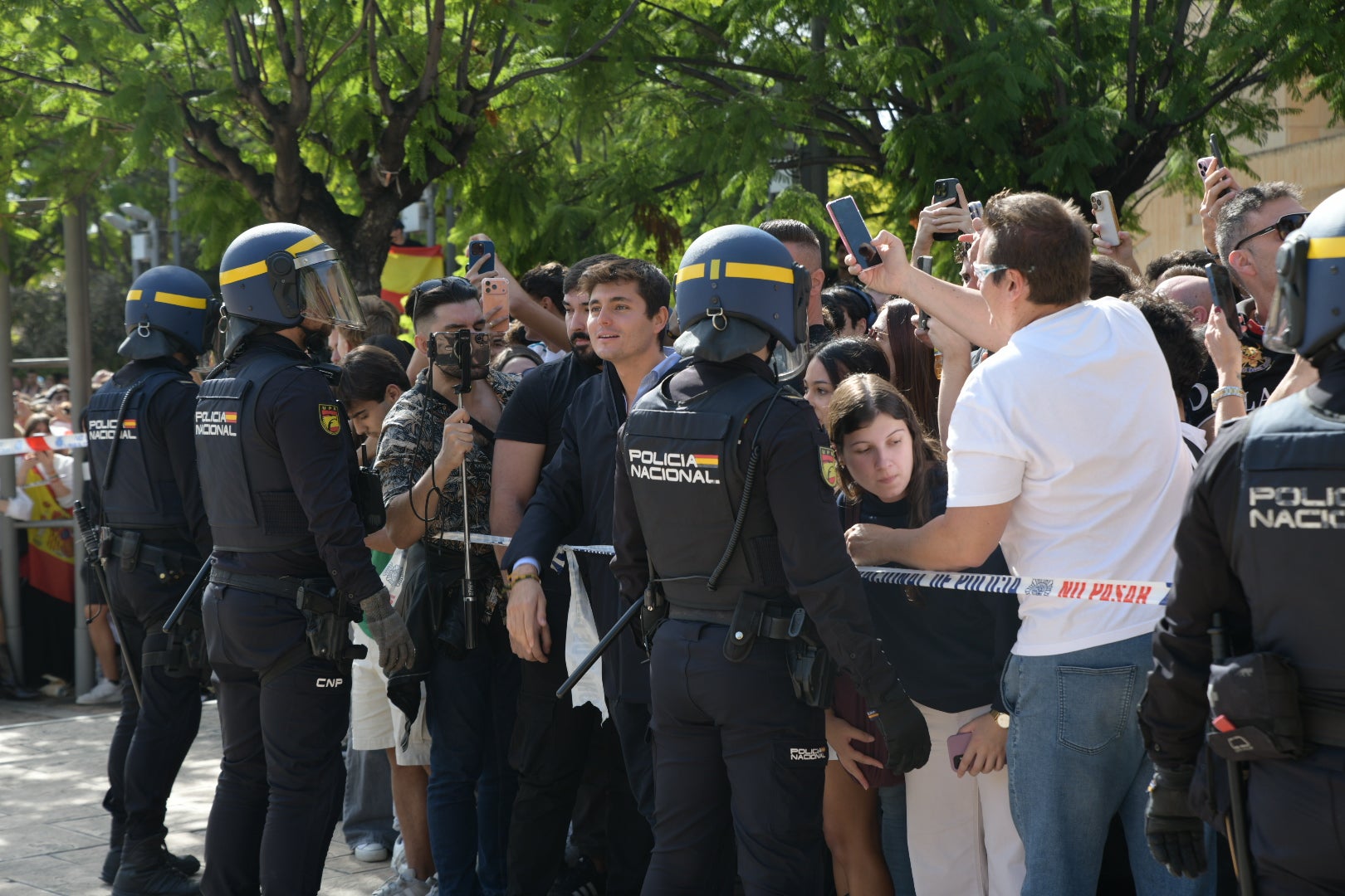 La tensión por la visita de Vito Quiles a la UA, en imágenes