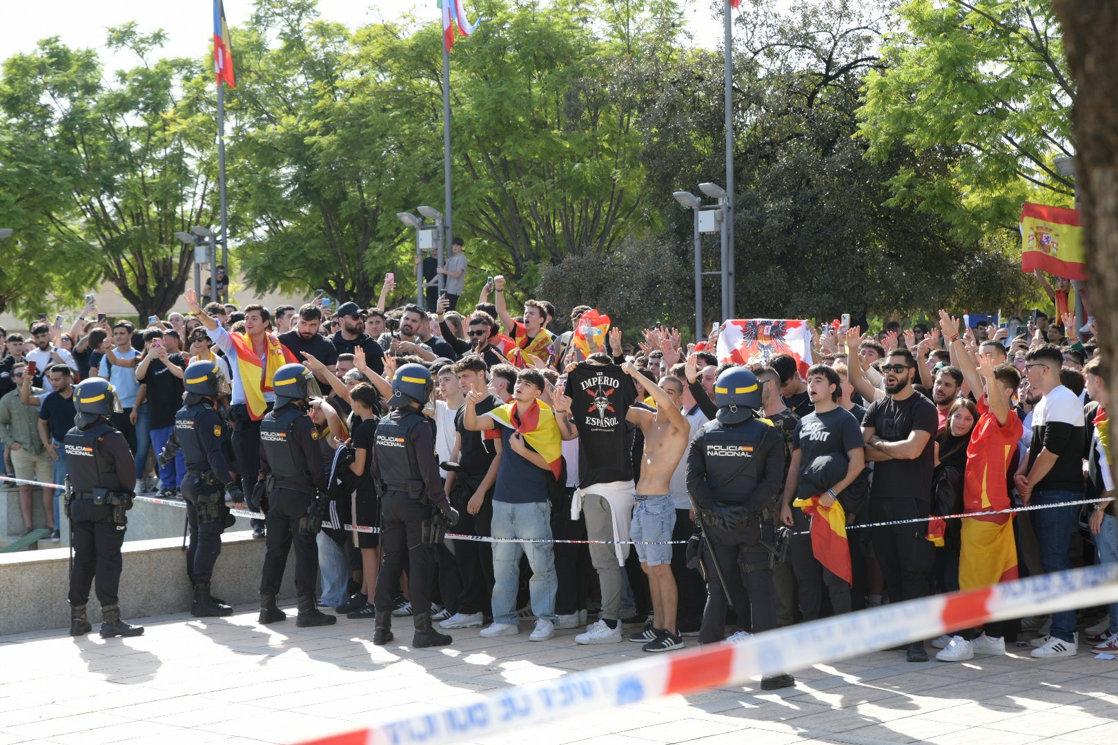 La tensión por la visita de Vito Quiles a la UA, en imágenes