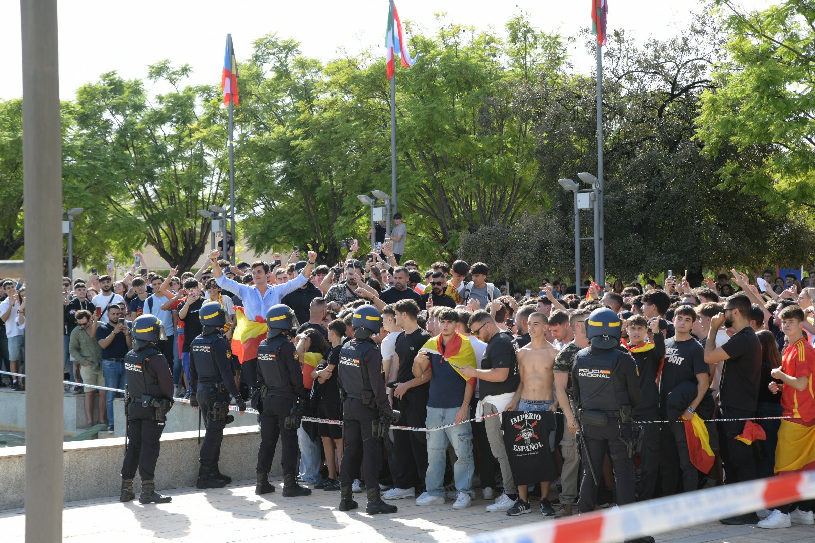 La tensión por la visita de Vito Quiles a la UA, en imágenes