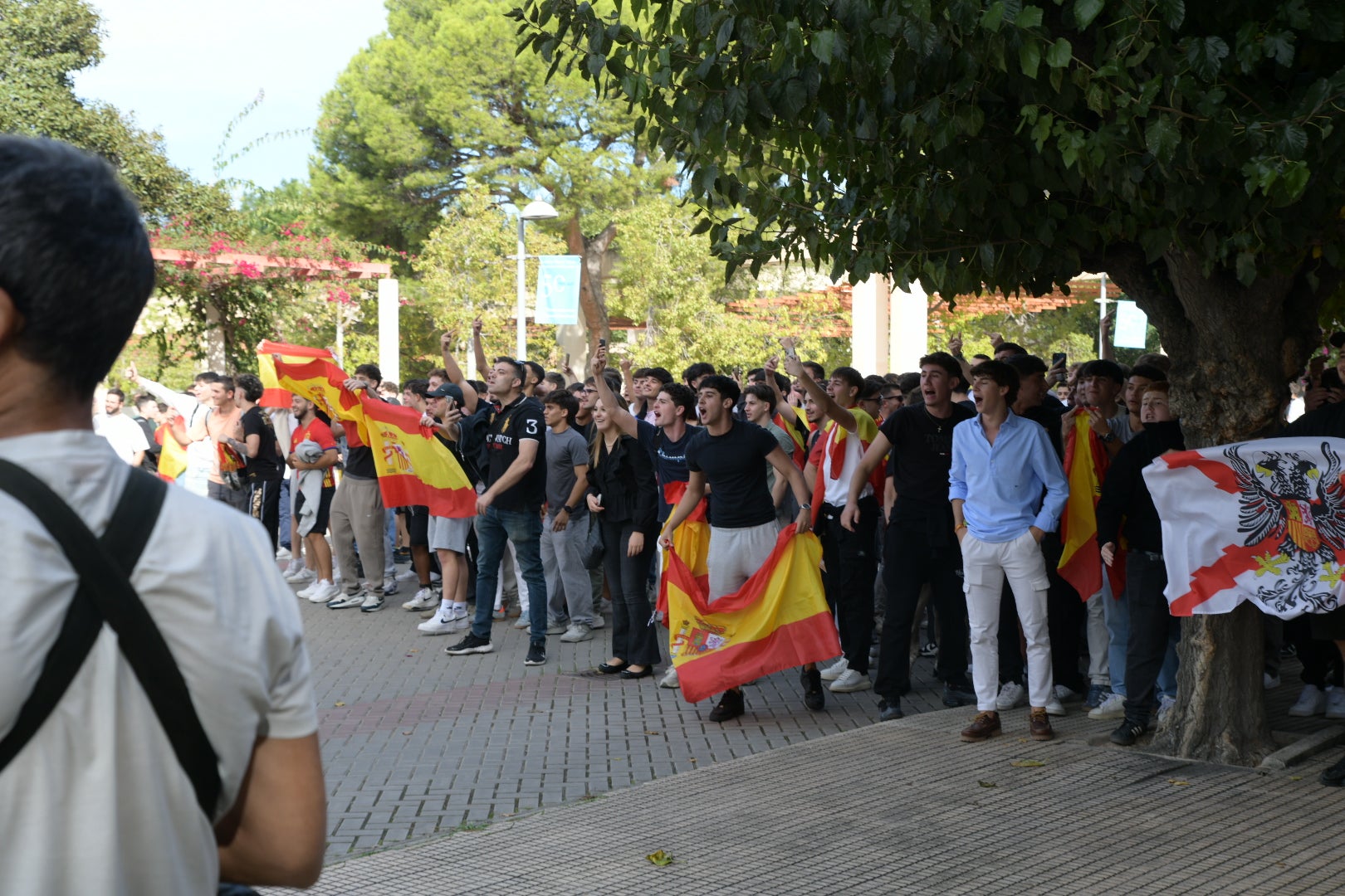 La tensión por la visita de Vito Quiles a la UA, en imágenes