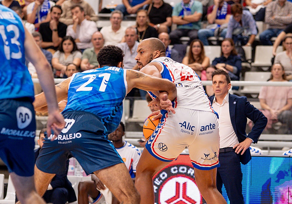 El danés Larsen, durante el partido ante Zamora.