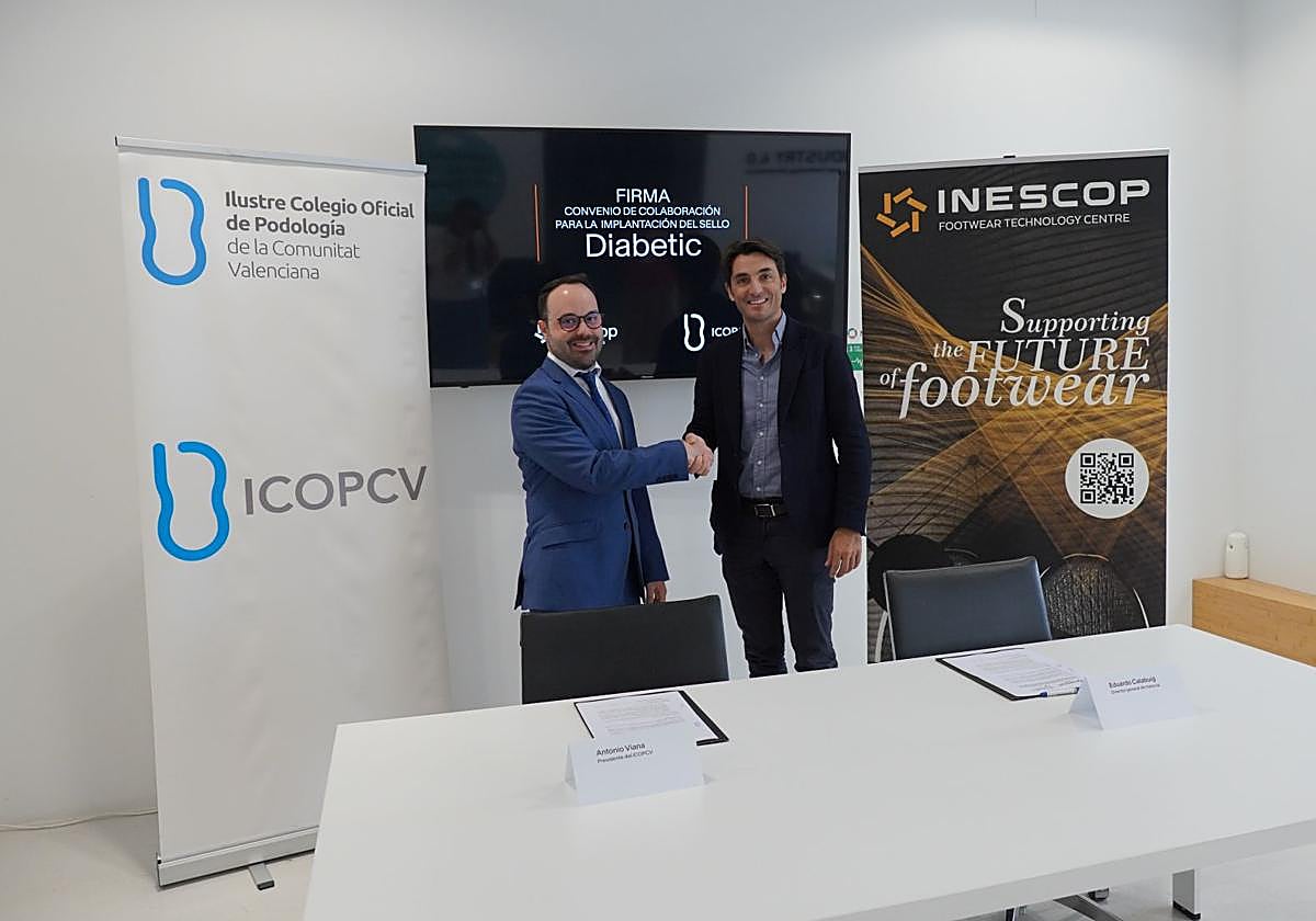 El convenio ha sido suscrito en la sede de Inescop por Antonio Viana, presidente del ICOPCV (izquierda), y Eduardo Calabuig, director general de Inescop (derecha).