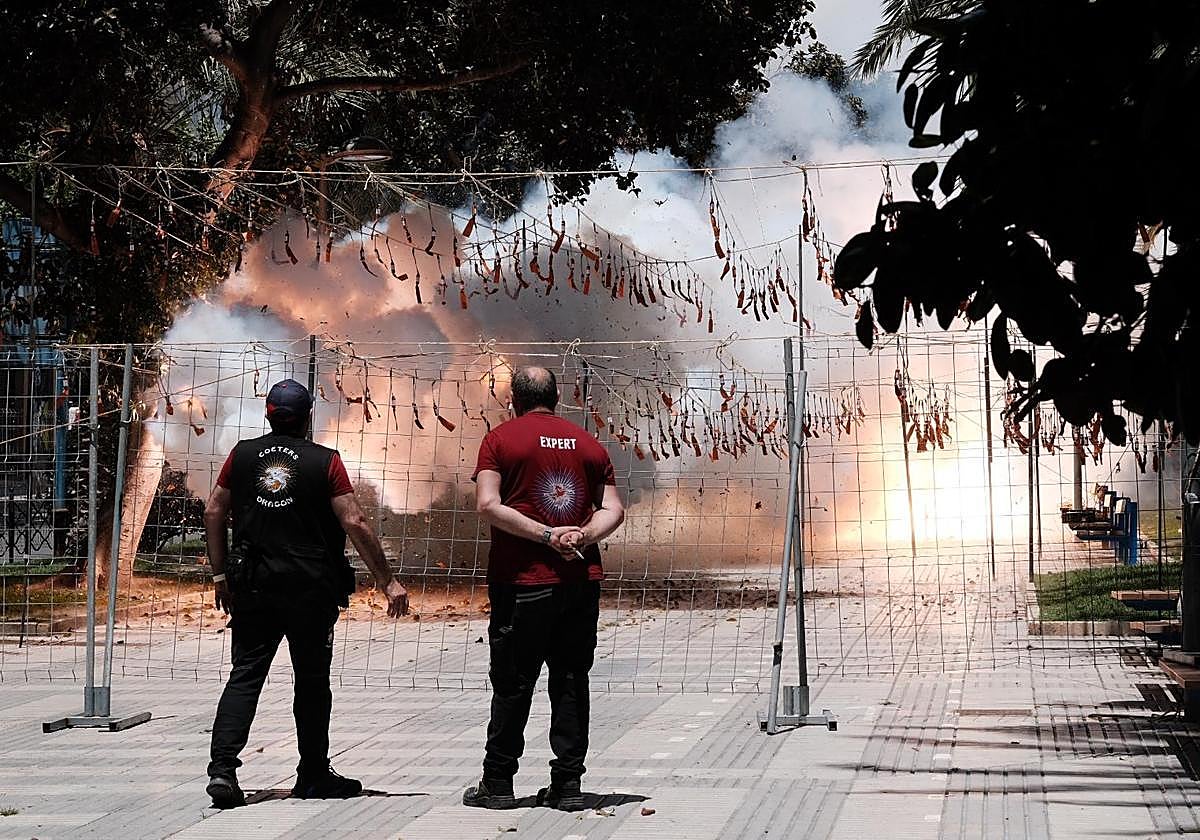 Mascletà de Coeters Dragón en el ciclo 'Pòlvora tot l'any'.