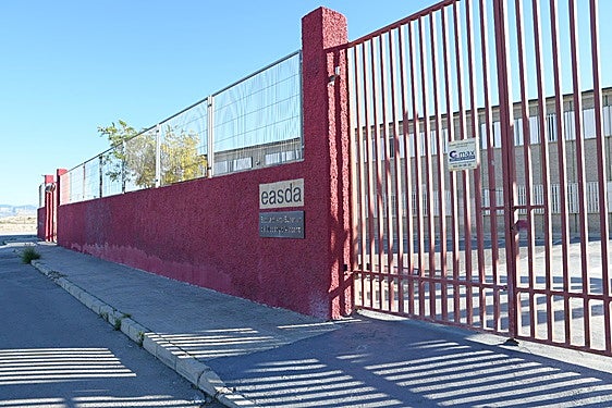 La Escuela de Arte de Alicante sigue cerrada.