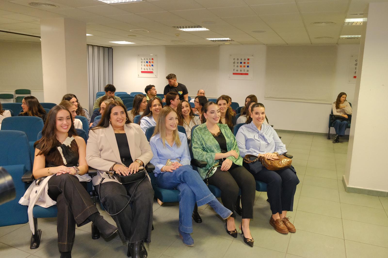 Primera reunión de las candidatas a bellea del foc de Alicante 2026
