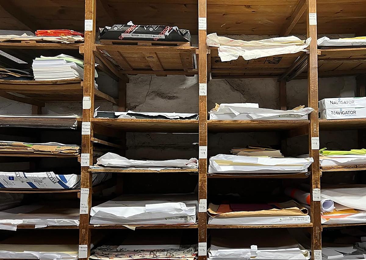 Imagen secundaria 1 - Detalles de la zona de trabajo de la papelería actual. 