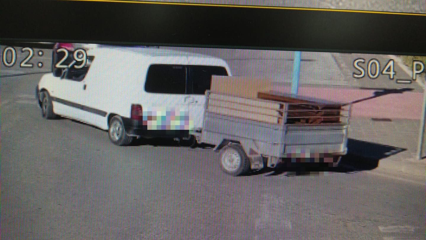 Imagen principal - Una visita a El Campello «más cara que unas vacaciones en el Caribe»: la multa a la que se enfrentan por tirar muebles al contenedor