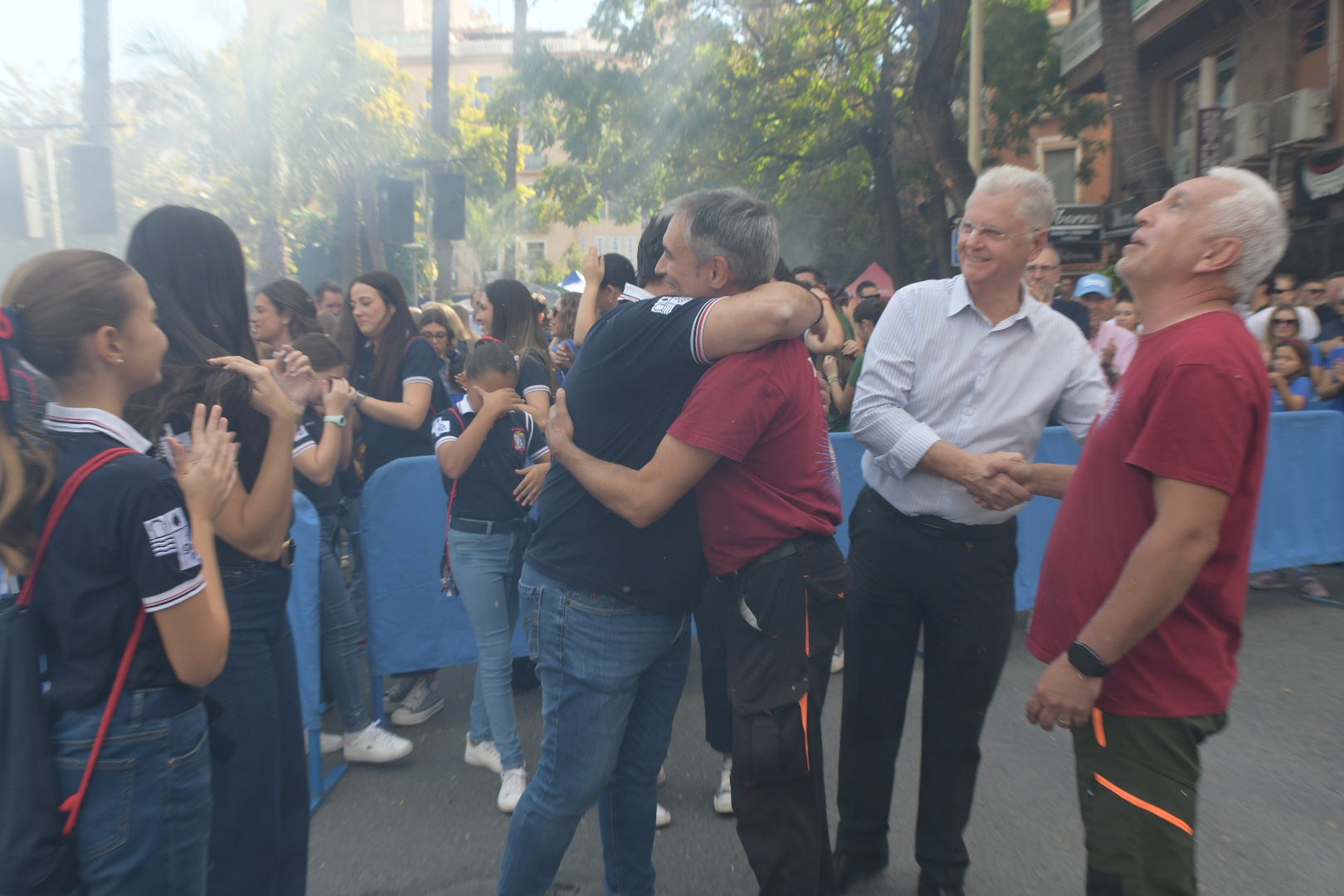 Mascletà de las Hogueras: el rugido de la bestia ensordece la plaza de España de Alicante