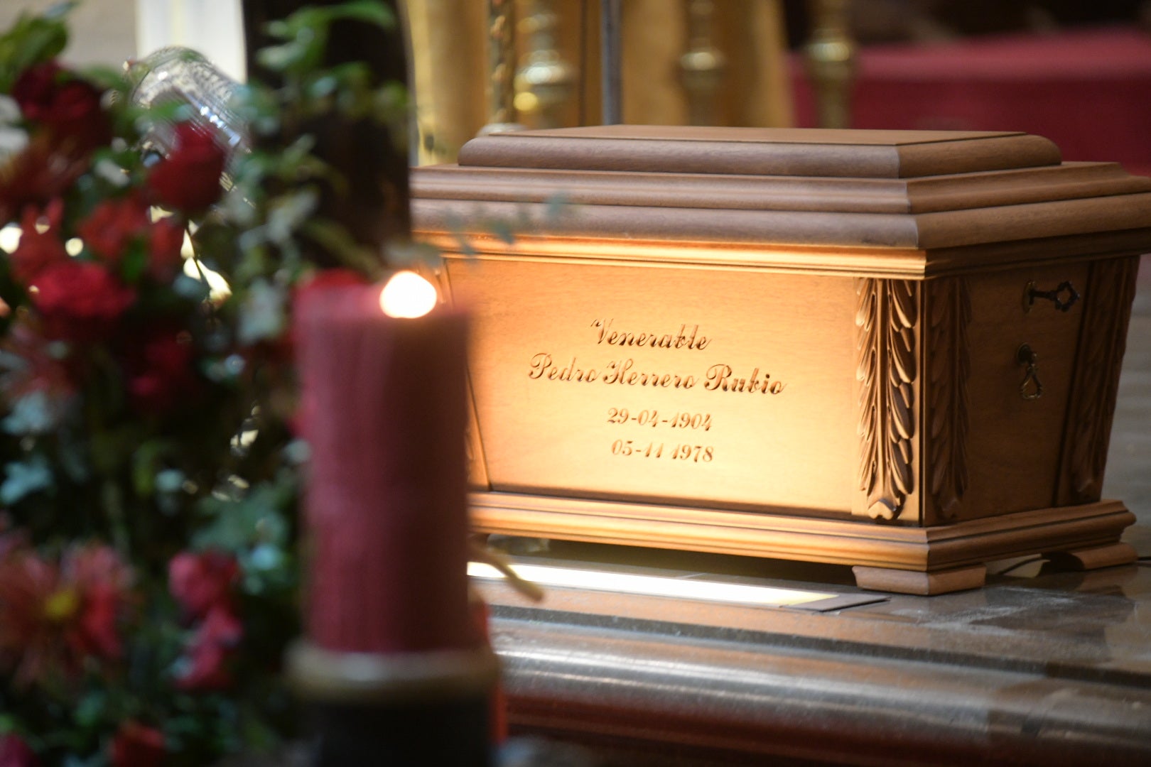 Los restos del médico Pedro Herrero ya reposan en la Capilla de la Buena Muerte de Alicante