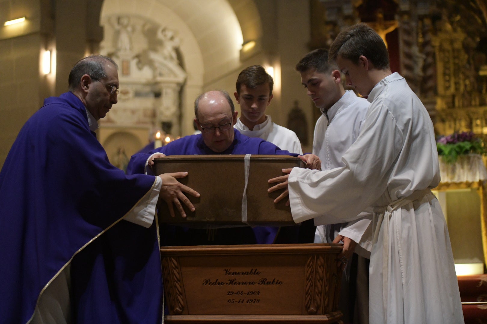 Los restos del médico Pedro Herrero ya reposan en la Capilla de la Buena Muerte de Alicante