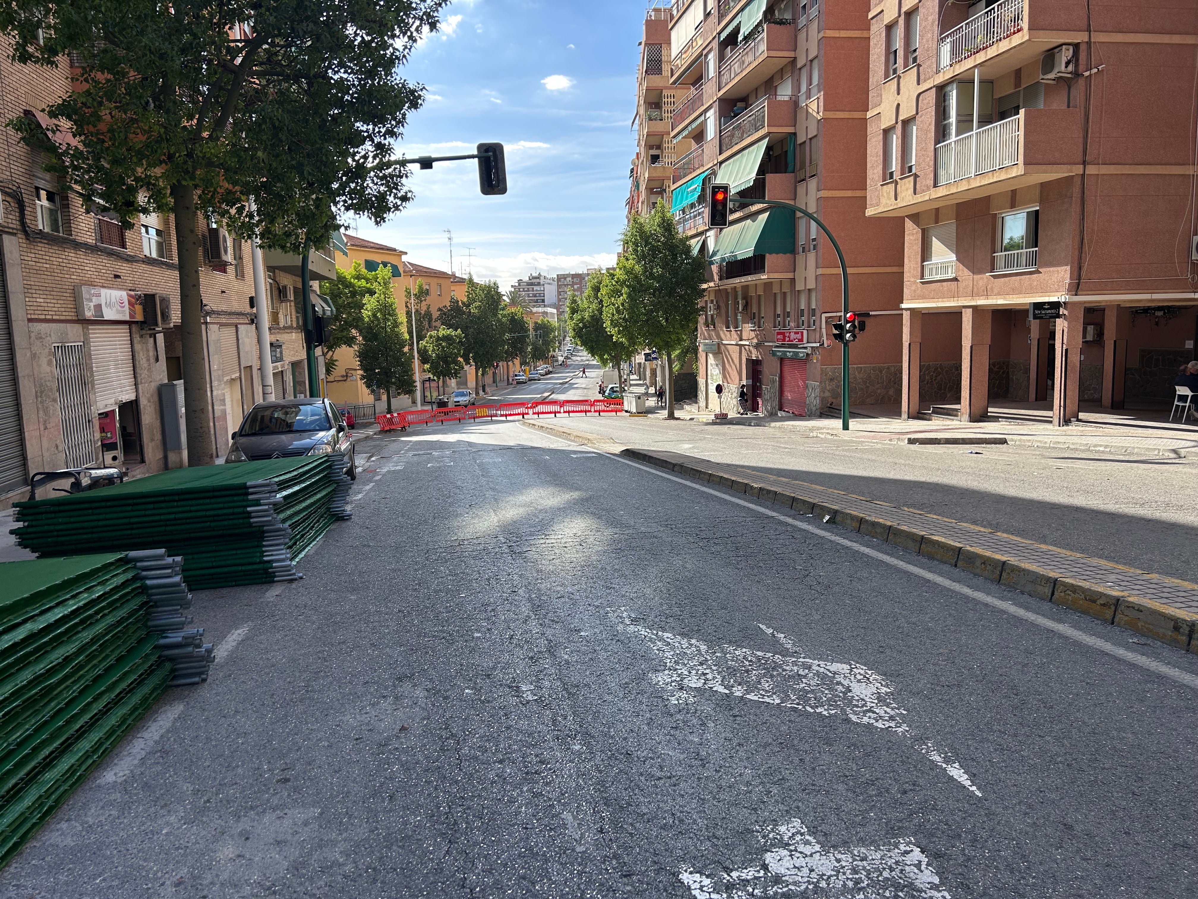 Imagen secundaria 1 - Comienzan las obras de reurbanización y mejora de la calle Clara Campoamor de Elche