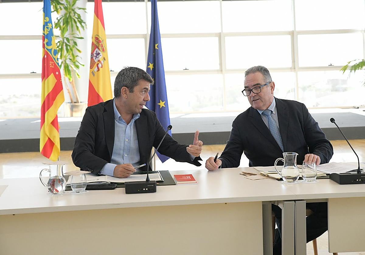 Mazón junto a Gan Pampols en la sesión del pleno del Consell celebrada este martes en Alicante.