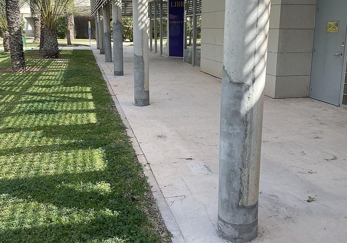 Reparación de los pilares del centro comercial de la UA.