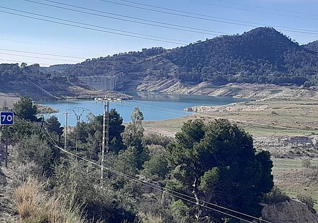 Estado del Amadorio, con solo dos hectómetros cúbicos de agua.