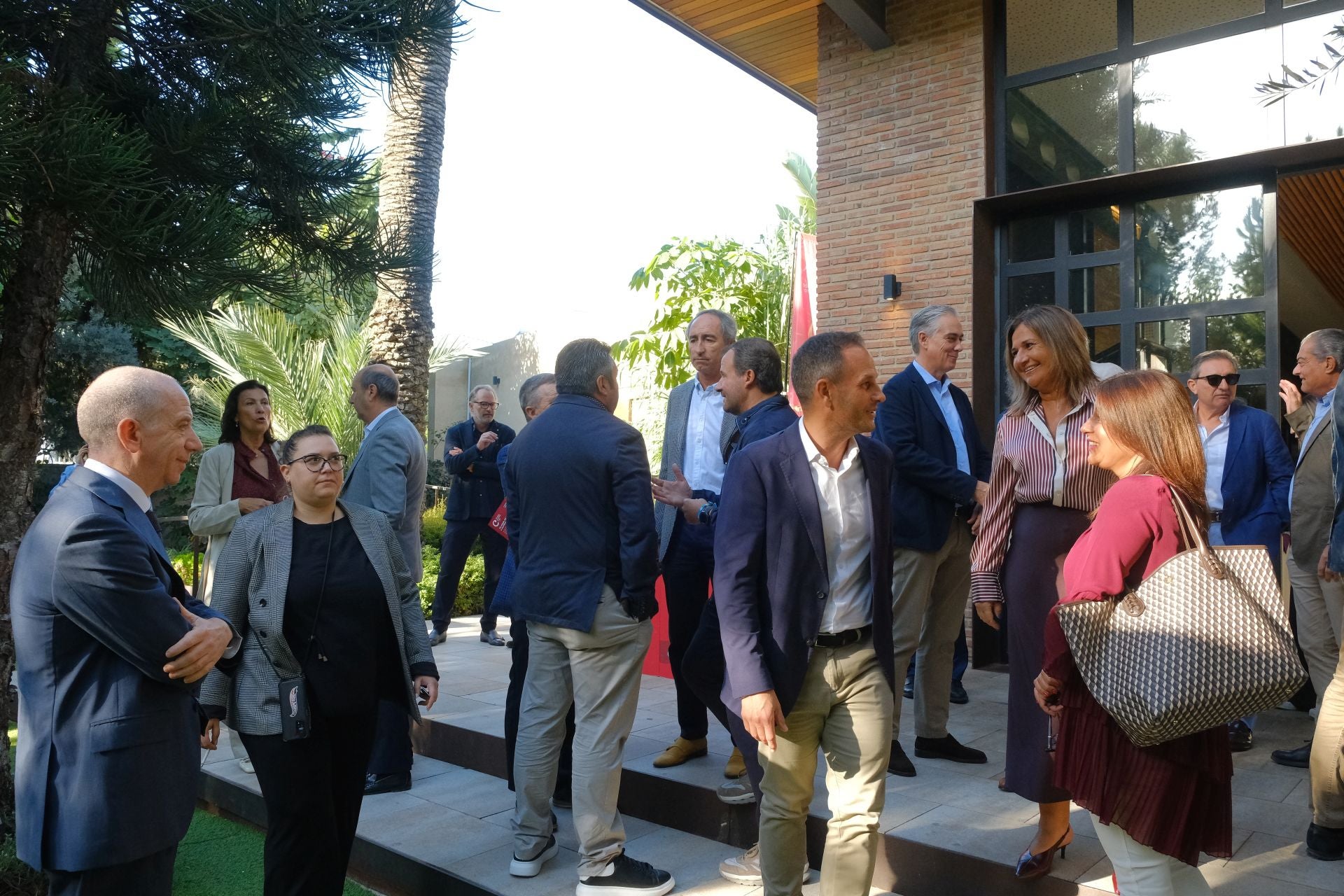 El doctor Enrique de Madaria participa en el ciclo de conferencias circulares del Cámara Business Club