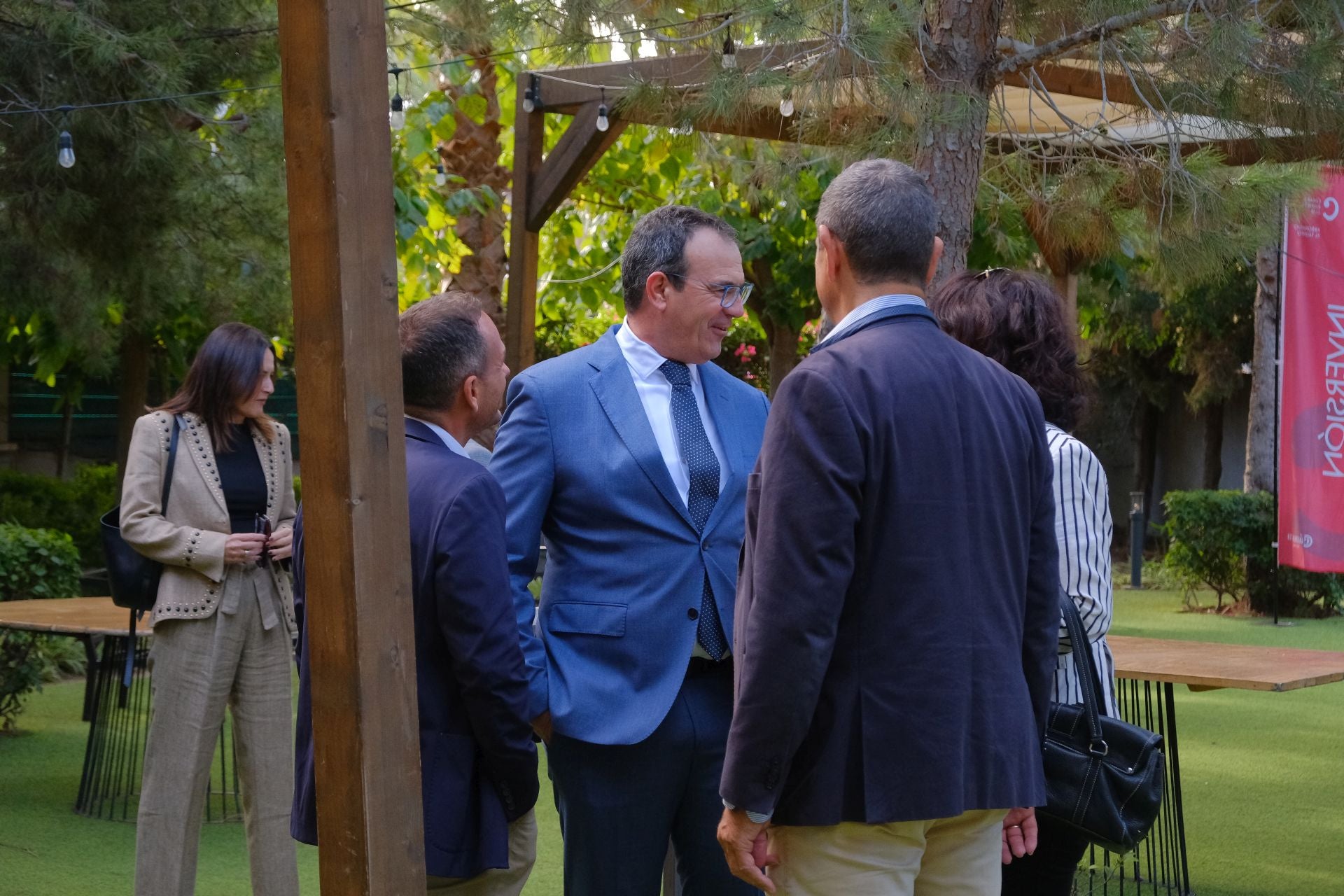 El doctor Enrique de Madaria participa en el ciclo de conferencias circulares del Cámara Business Club