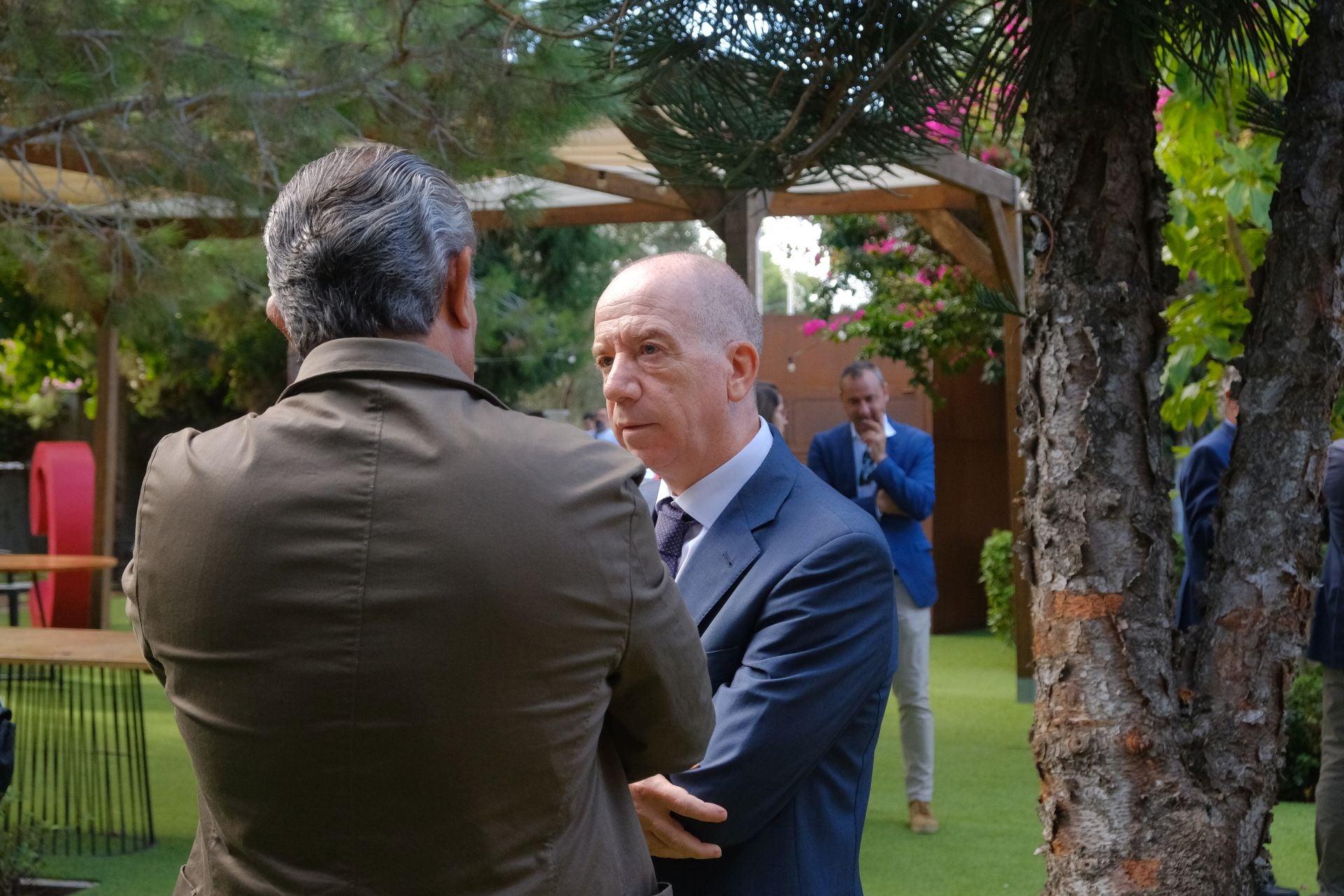 El doctor Enrique de Madaria participa en el ciclo de conferencias circulares del Cámara Business Club