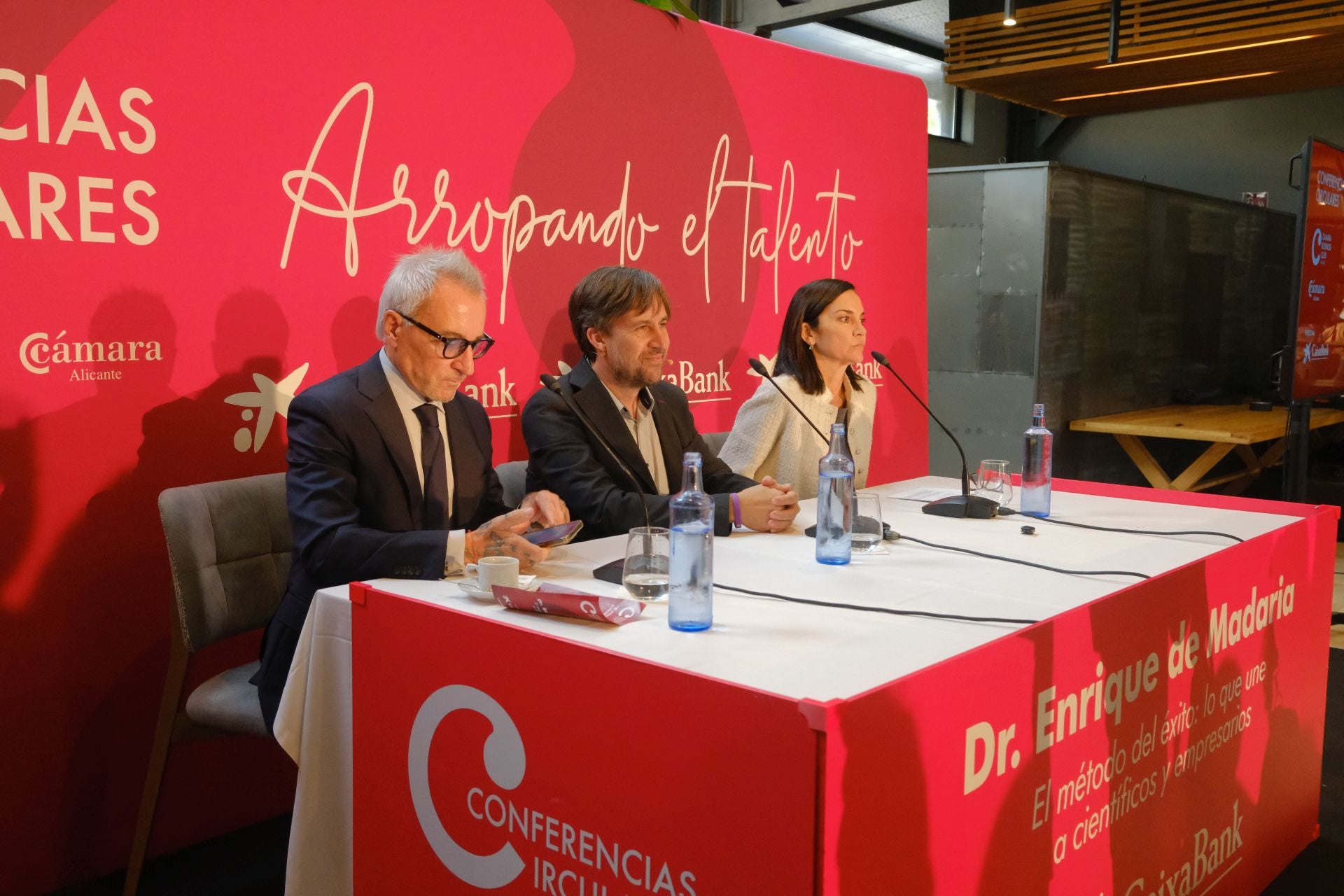 El doctor Enrique de Madaria participa en el ciclo de conferencias circulares del Cámara Business Club