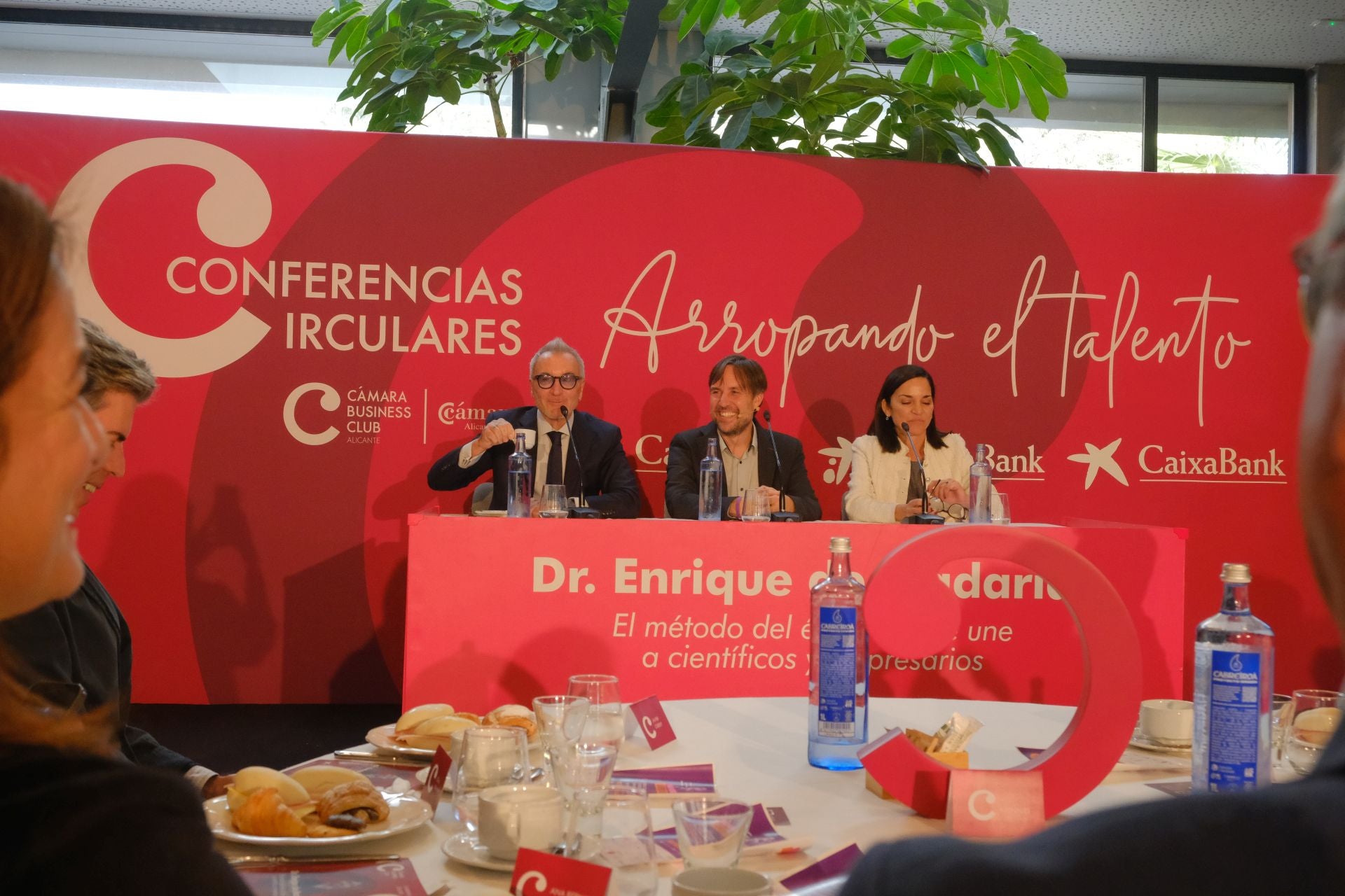 El doctor Enrique de Madaria participa en el ciclo de conferencias circulares del Cámara Business Club