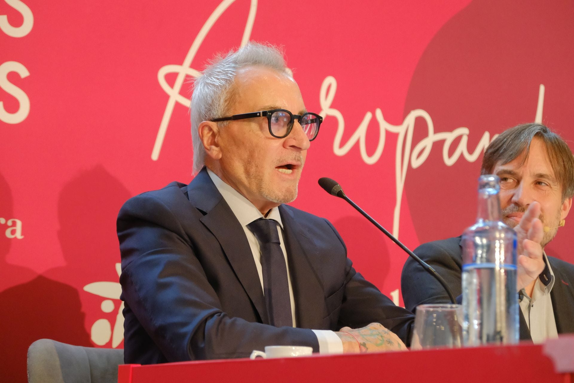 El doctor Enrique de Madaria participa en el ciclo de conferencias circulares del Cámara Business Club