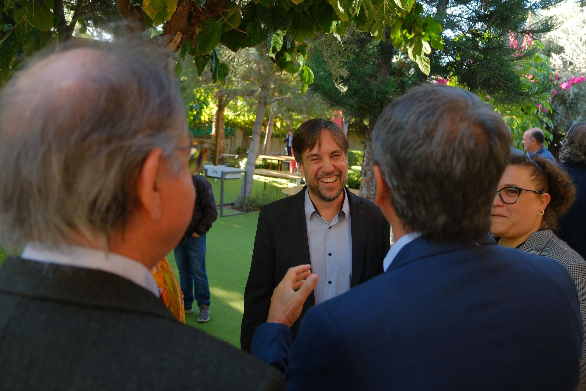 El doctor Enrique de Madaria participa en el ciclo de conferencias circulares del Cámara Business Club