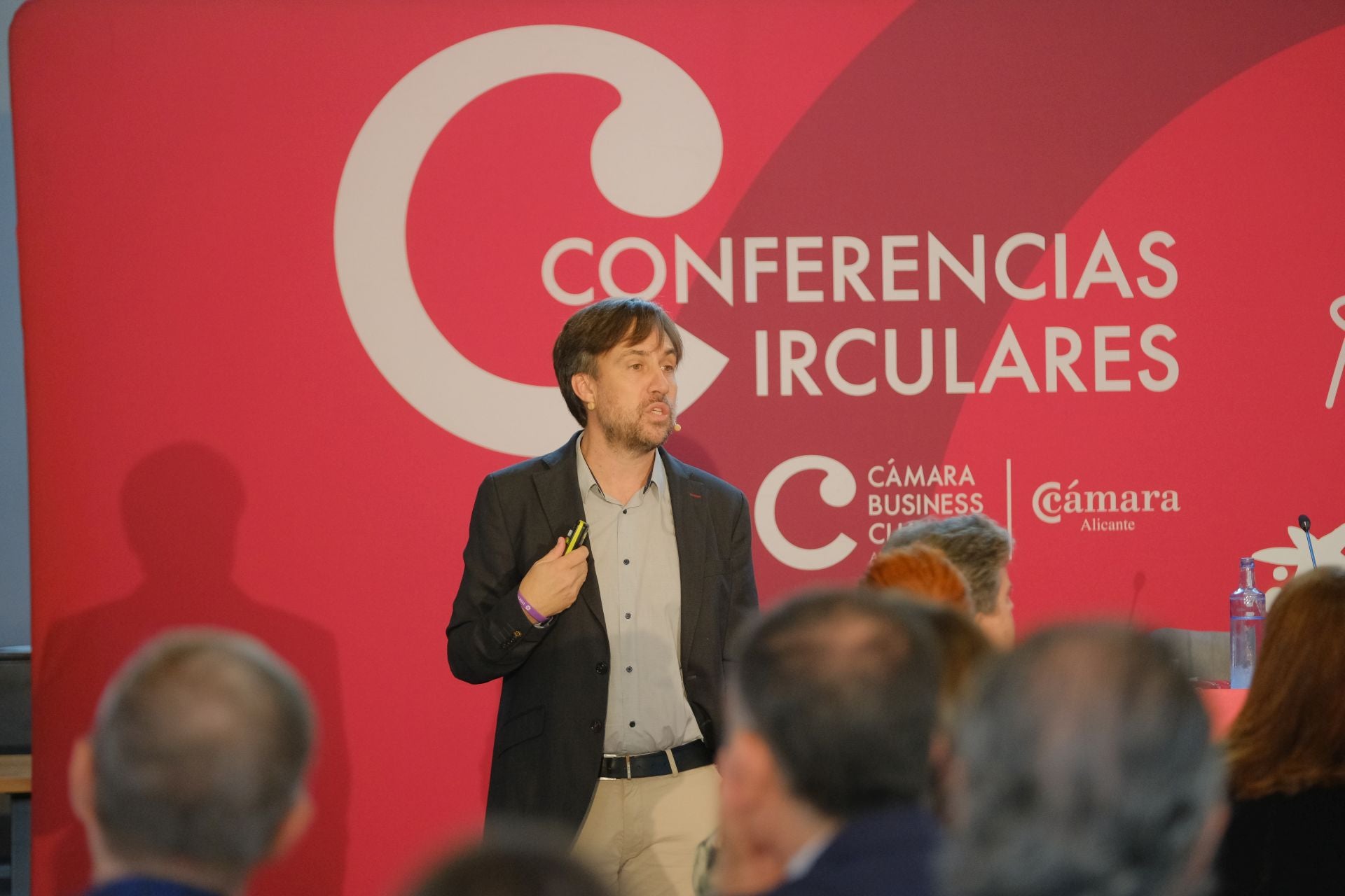 El doctor Enrique de Madaria participa en el ciclo de conferencias circulares del Cámara Business Club