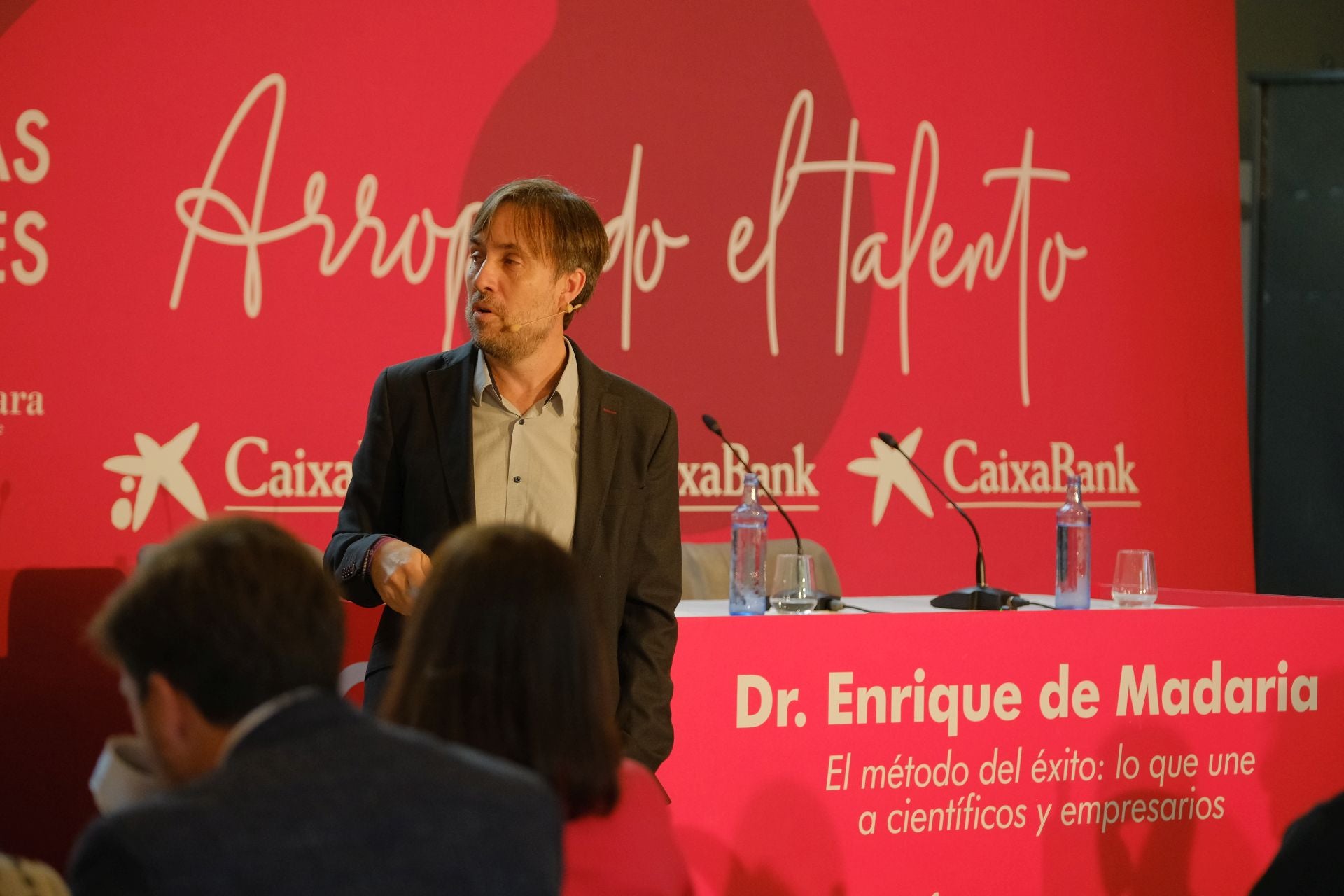 El doctor Enrique de Madaria participa en el ciclo de conferencias circulares del Cámara Business Club