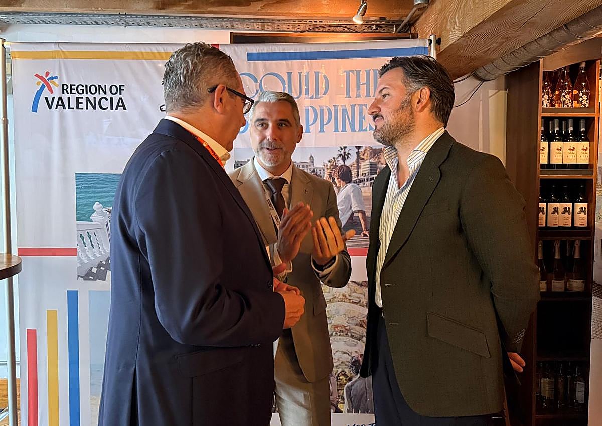 Imagen secundaria 1 - El alcalde Pablo Ruz e Irene Ruiz refuerzan la proyección internacional de Elche en la World Travel Market de Londres.