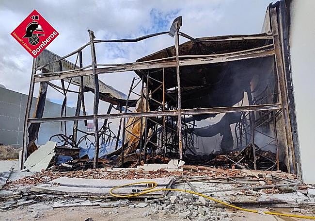 Estado de la nave incendidada.