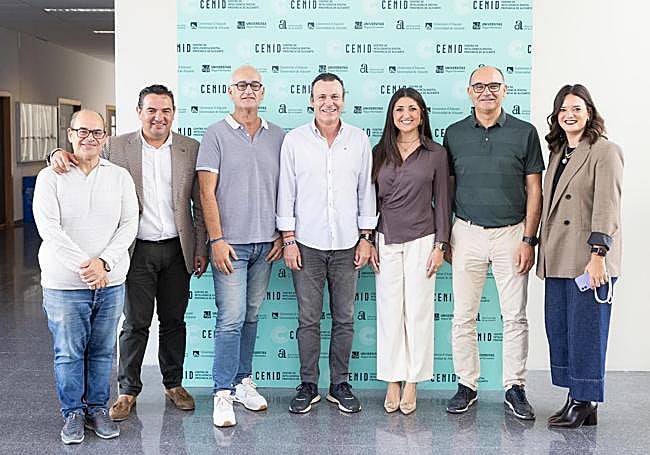 Firma del convenio entre el Cenid y la Federació de Fogueres.