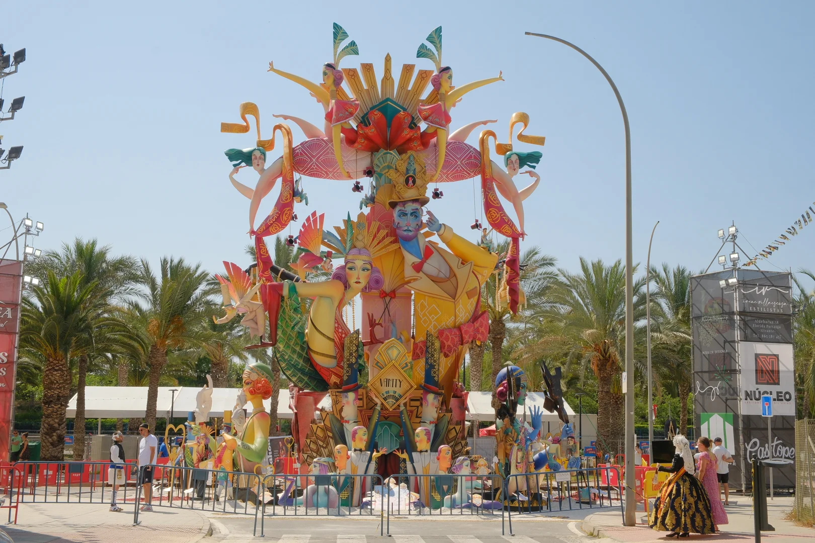 Hoguera Baver-Els Antigons 2025.