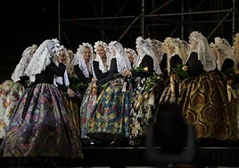 Elección de la bellea del foc y sus dames d'honor.