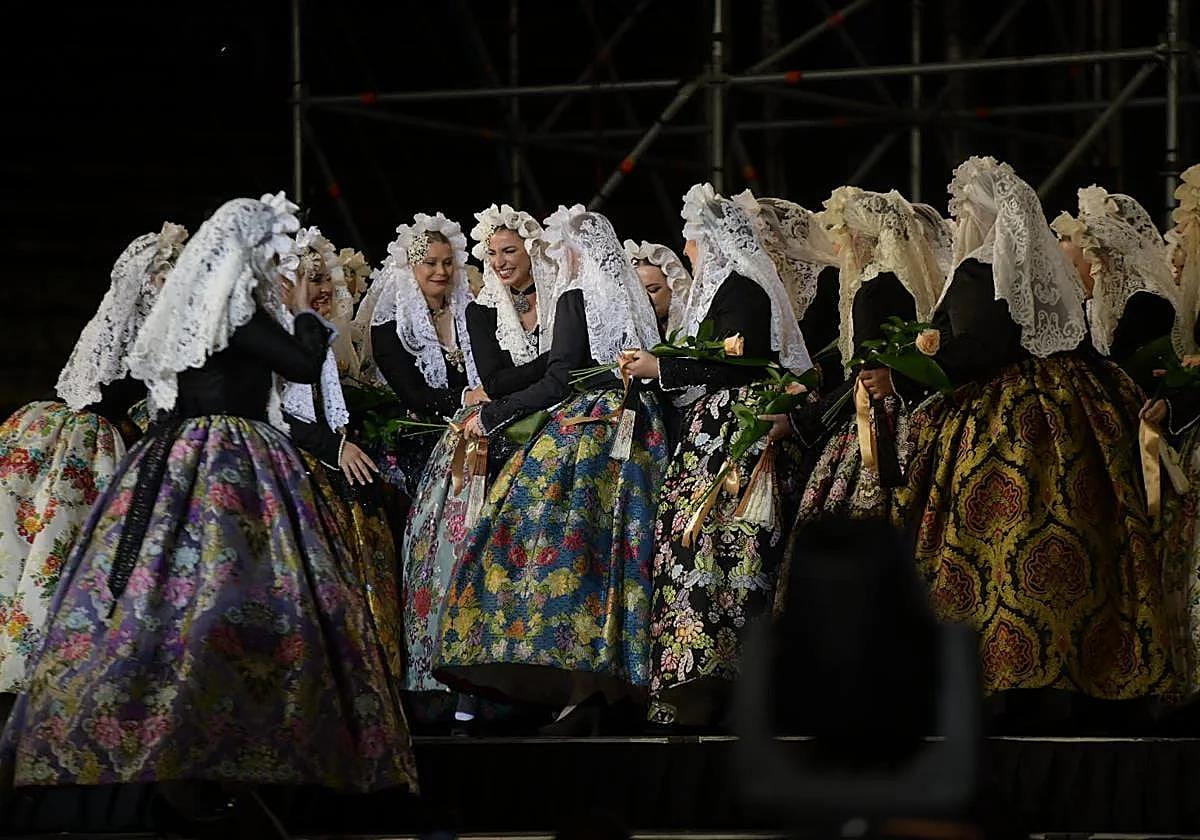 Elección de la bellea del foc y sus dames d'honor.