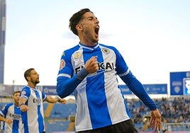 Unai Ropero celebra el tanto de la victoria ante el Europa.