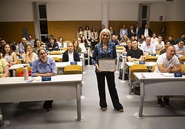 Maite Antón, presidenta de Aefa, con los alumnos de los másteres.