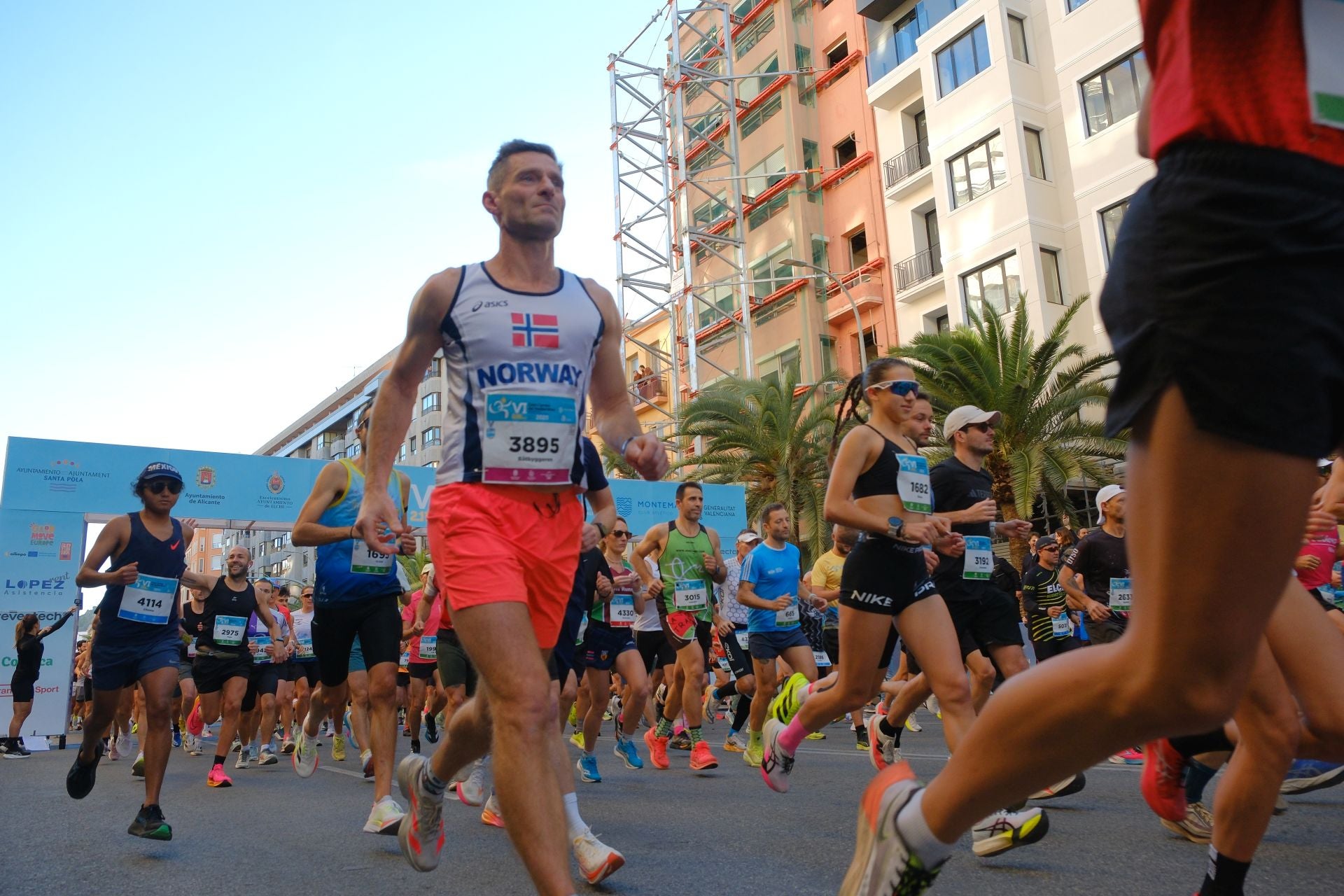 La Carrera del Mediterráneo reúne a 5.000 atletas y abre el mes del gran deporte en Alicante
