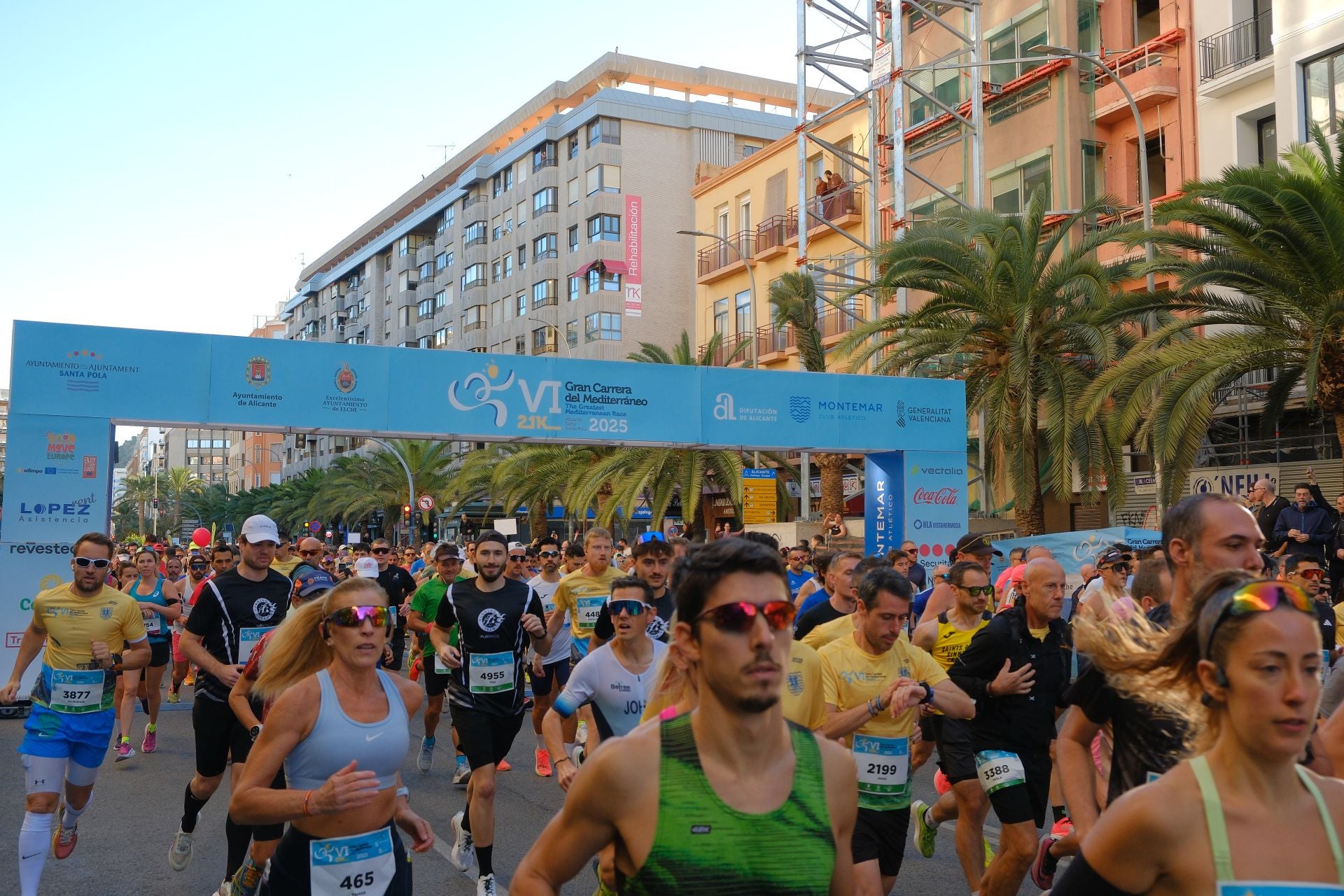 La Carrera del Mediterráneo reúne a 5.000 atletas y abre el mes del gran deporte en Alicante