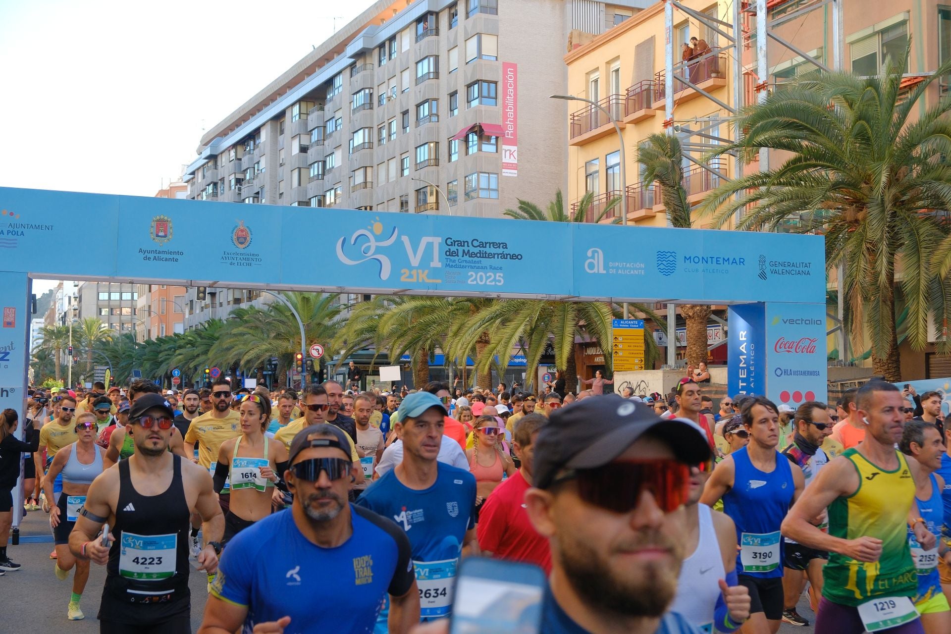 La Carrera del Mediterráneo reúne a 5.000 atletas y abre el mes del gran deporte en Alicante