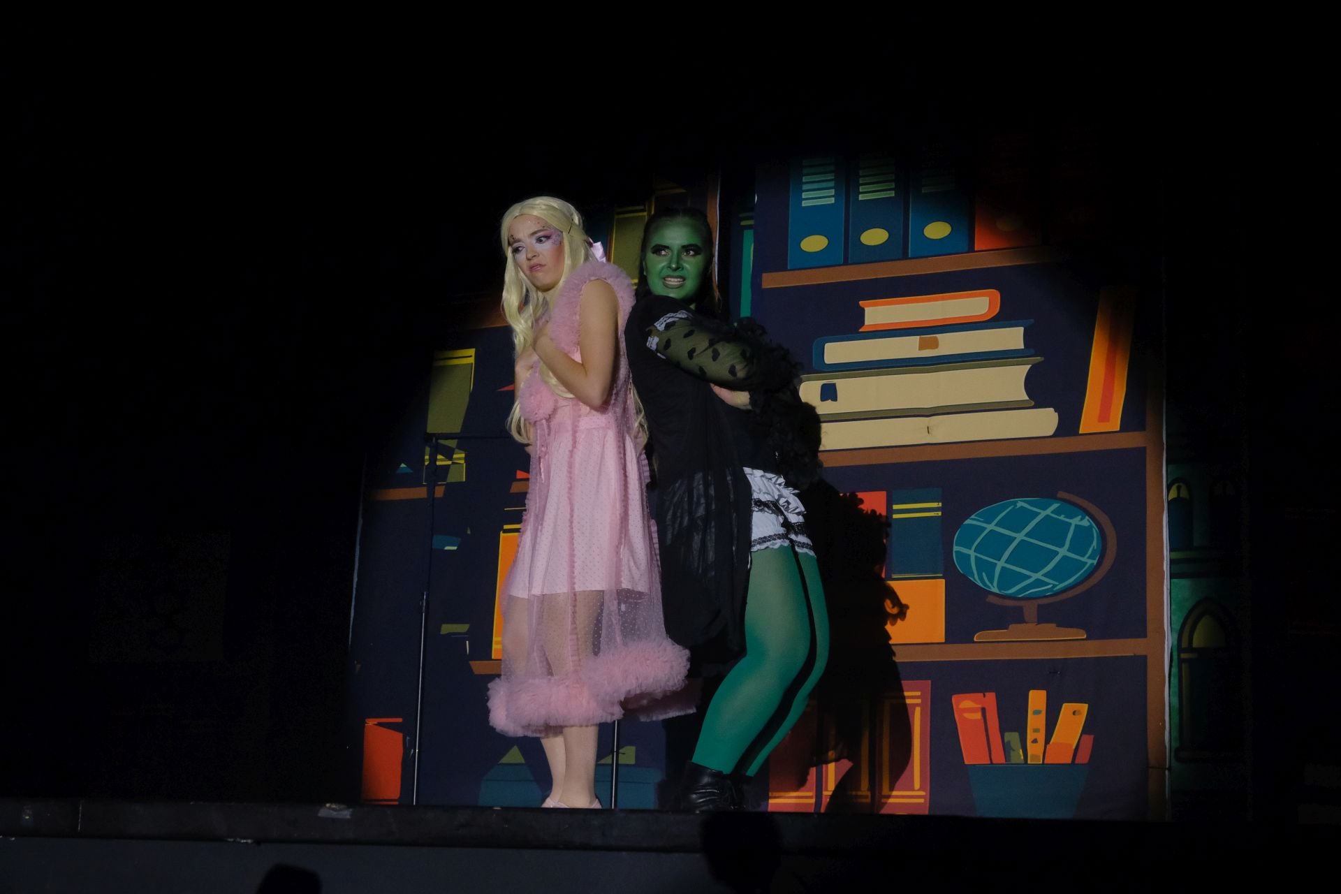 Las Hogueras se suben al escenario en la primera eliminatoria del certamen artístico