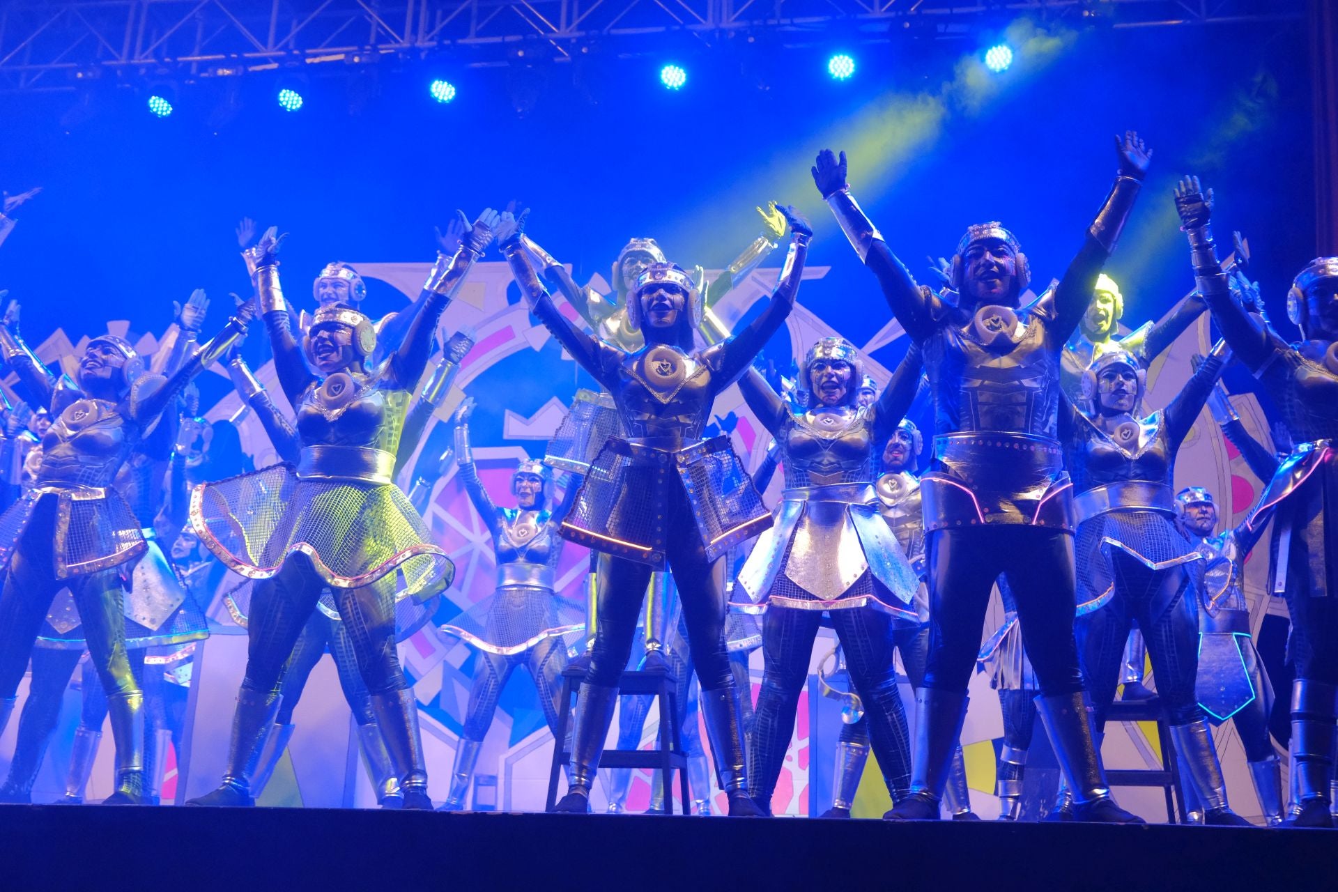 Las Hogueras se suben al escenario en la primera eliminatoria del certamen artístico