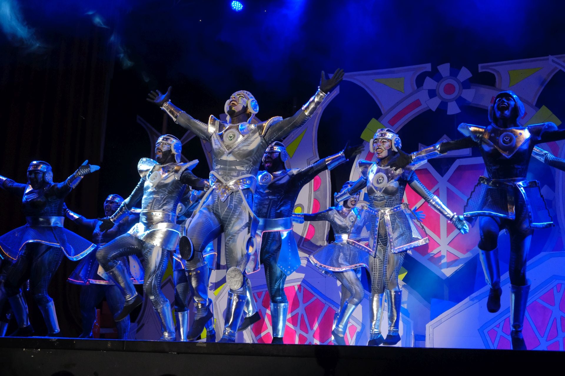 Las Hogueras se suben al escenario en la primera eliminatoria del certamen artístico