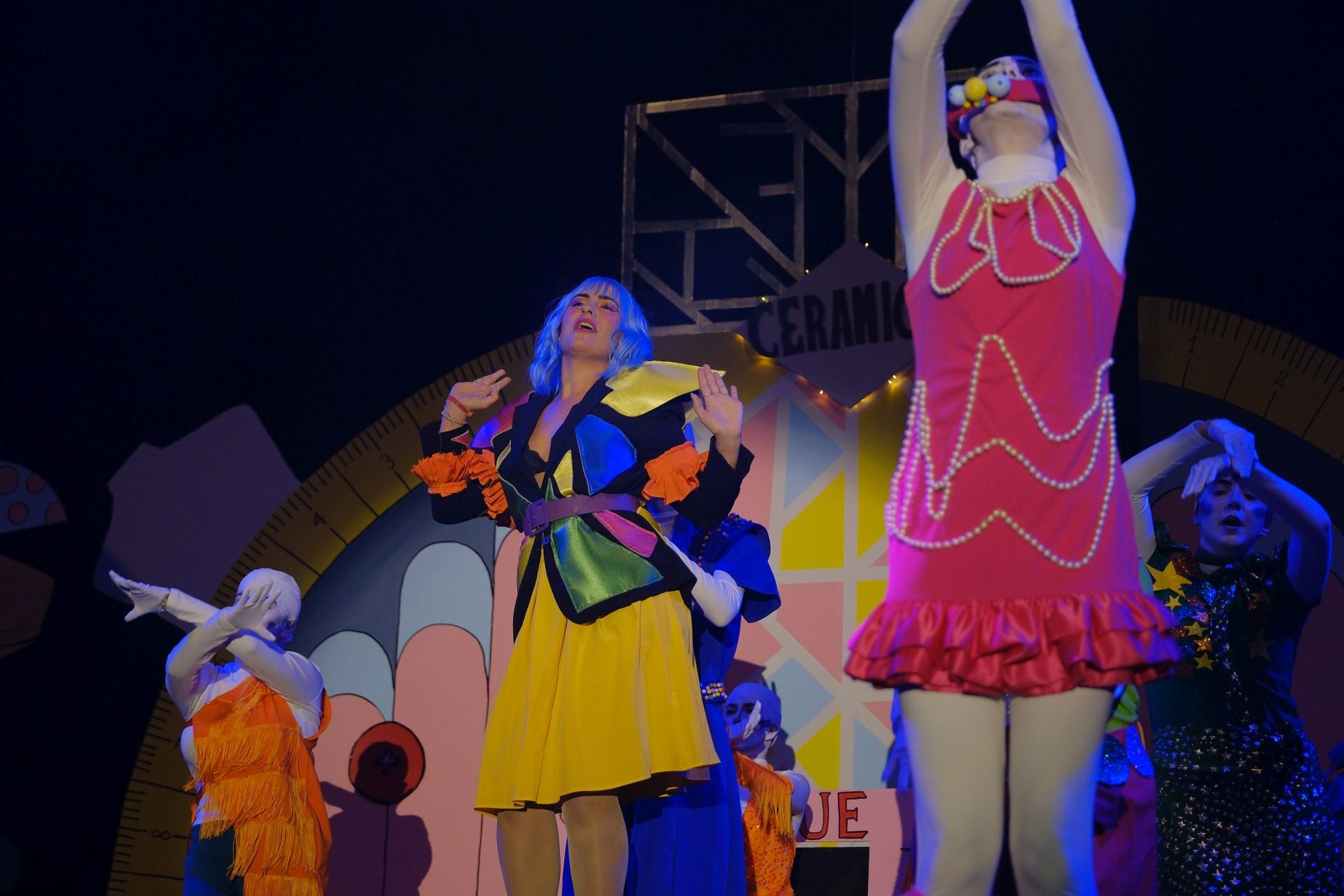 Las Hogueras se suben al escenario en la primera eliminatoria del certamen artístico