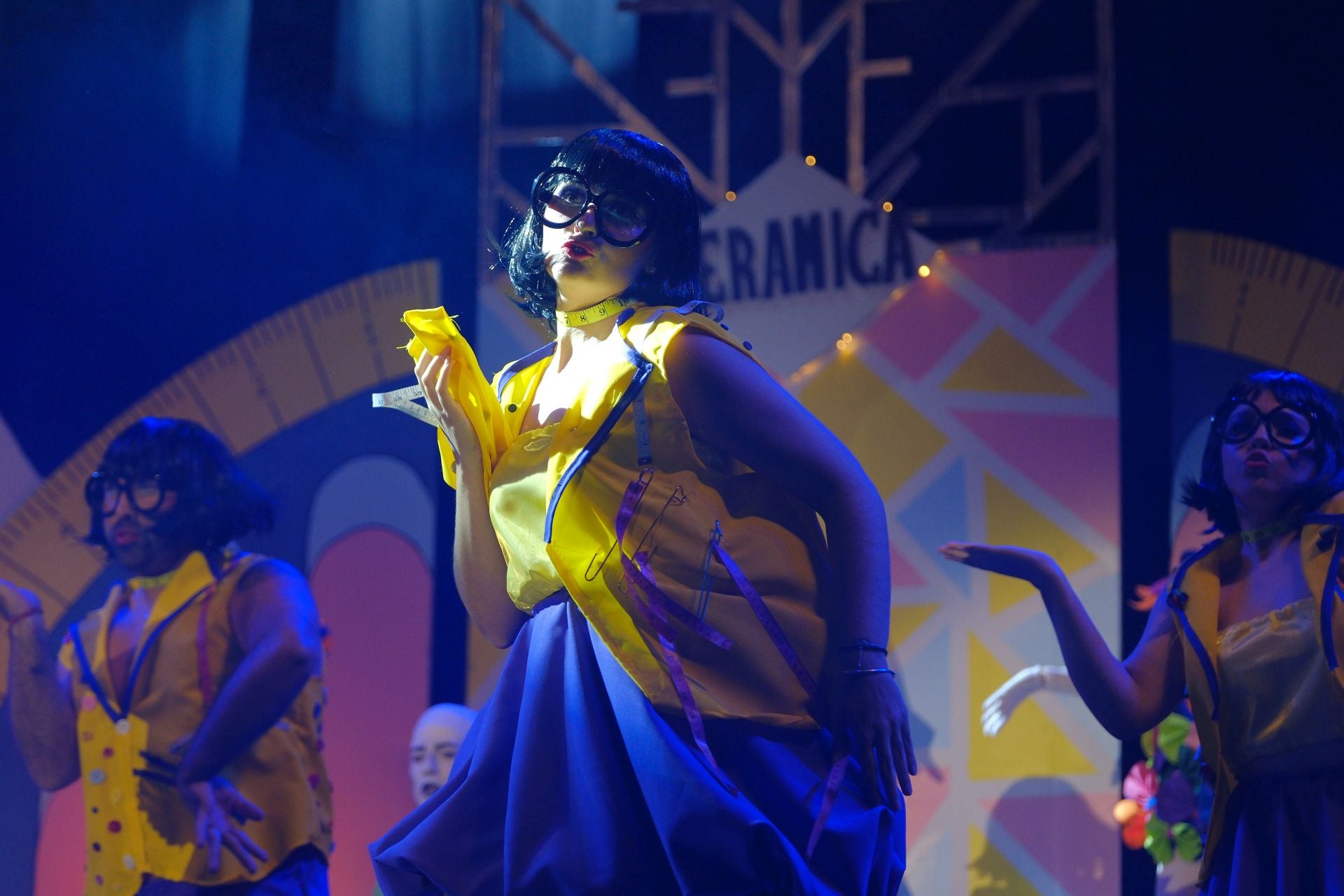 Las Hogueras se suben al escenario en la primera eliminatoria del certamen artístico