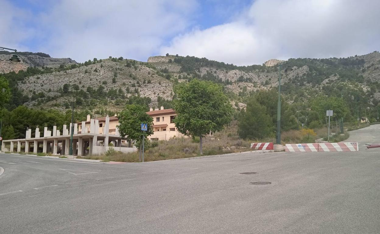 La urbanización Serelles quedó inacabada por la quiebra de Luxender en 2008.