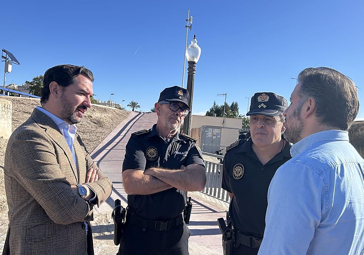 Elche instala la primera sirena de aviso en el barranco de San Antón dentro de su nuevo sistema de emergencias.