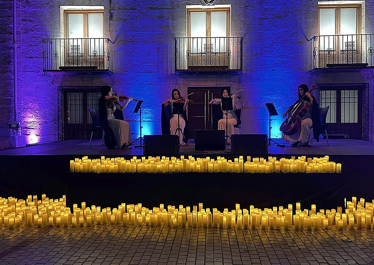 Imagen secundaria 1 - The 30th Elche Medieval Festival bid farewell with fire, music, and a historical atmosphere in the heart of the city.