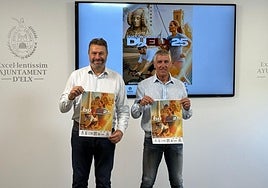 El concejal de Deportes, José Antonio Román, presenta el cartel del IX Duatlón CTB 'Ciudad de Elche', que se celebrará el 16 de noviembre.